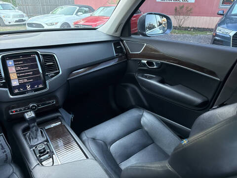 2017 Volvo XC90 T5 Momentum