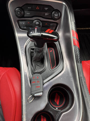 2017 Dodge Challenger SXT Plus
