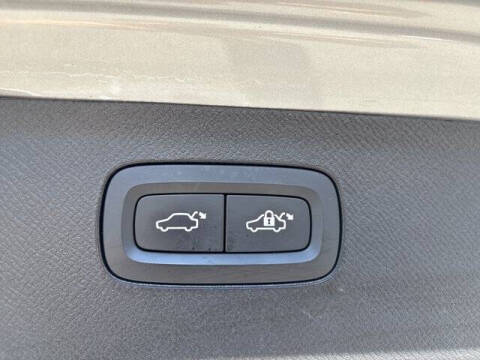 2025 Volvo XC90 B5 Core Bright Theme