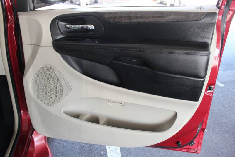 2011 Dodge Grand Caravan Crew