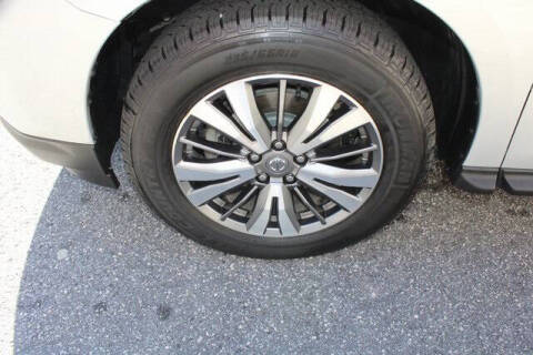 2020 Nissan Pathfinder SV