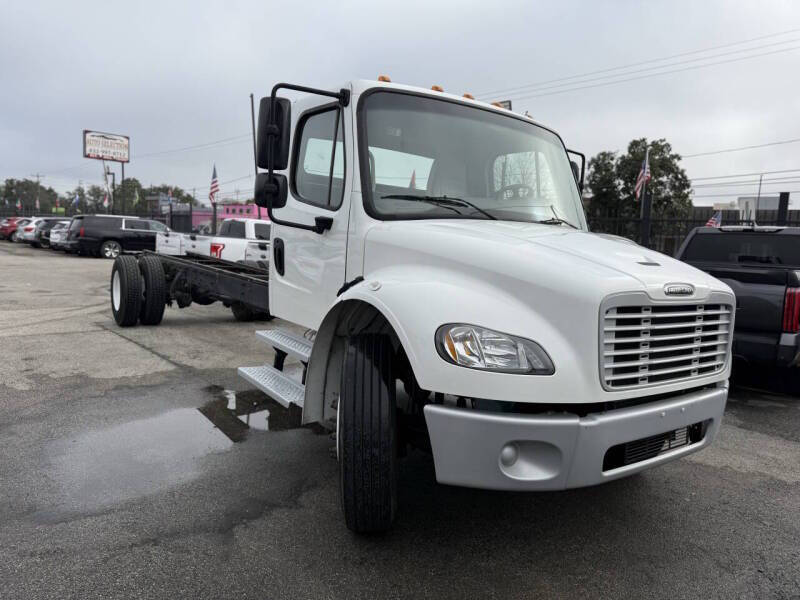 2022 Freightliner M2 106