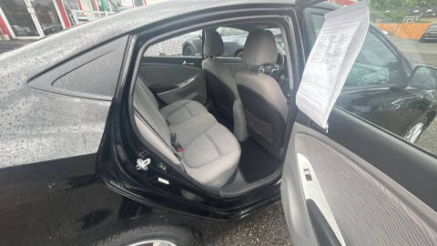 2012 Hyundai Accent GLS