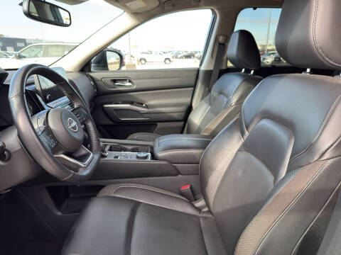 2022 Nissan Pathfinder SL