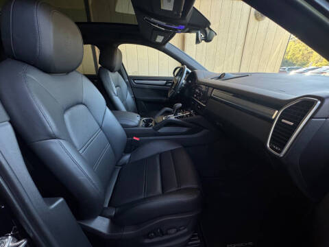 2023 Porsche Cayenne Coupe Platinum Edition