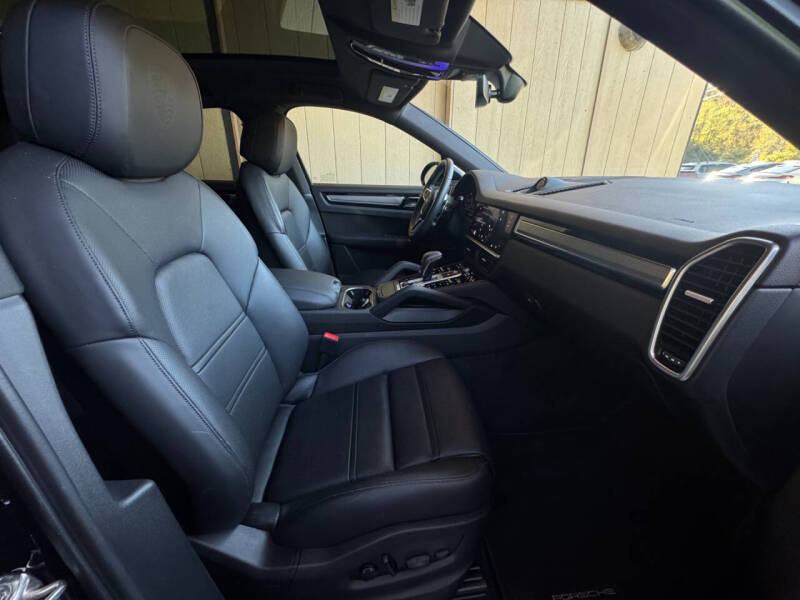 2023 Porsche Cayenne Coupe Platinum Edition