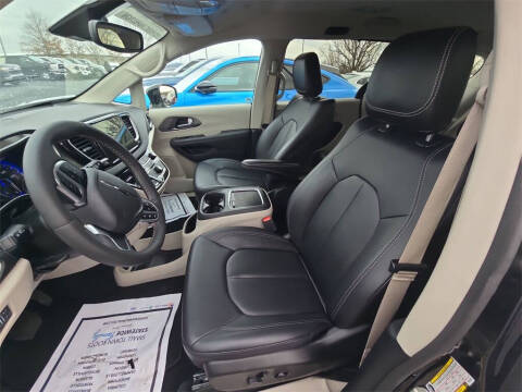 2024 Chrysler Pacifica Touring L