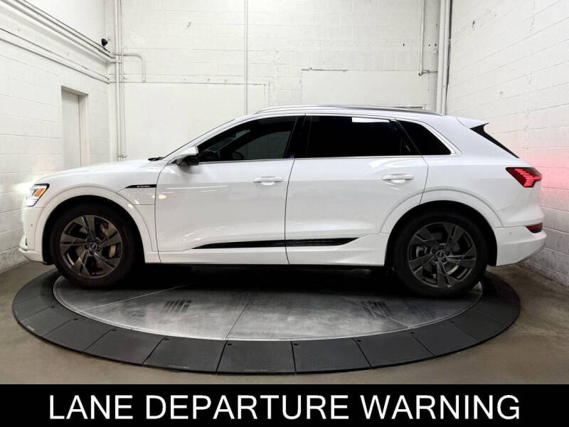 2021 Audi e-tron quattro Premium Plus