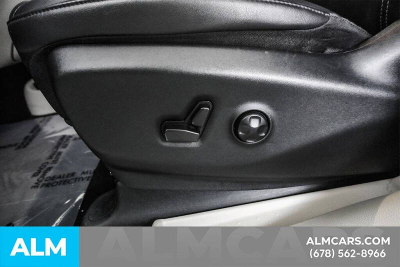 2024 Chrysler Pacifica Plug-In Hybrid Select