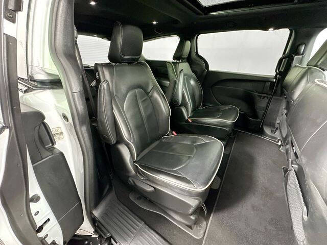 2024 Chrysler Pacifica Plug-In Hybrid Select