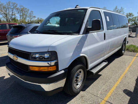 2025 Chevrolet Express LT 3500