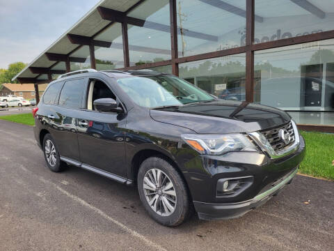 2020 Nissan Pathfinder for sale at DrivePanda.com in Dekalb IL
