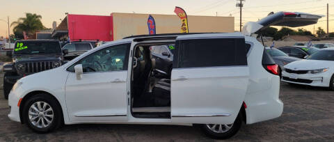 2017 Chrysler Pacifica Touring-L