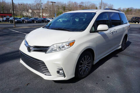 2020 Toyota Sienna for sale at Modern Motors - Thomasville INC in Thomasville NC