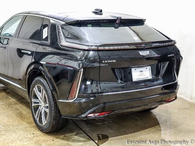 2025 Cadillac LYRIQ Luxury 2