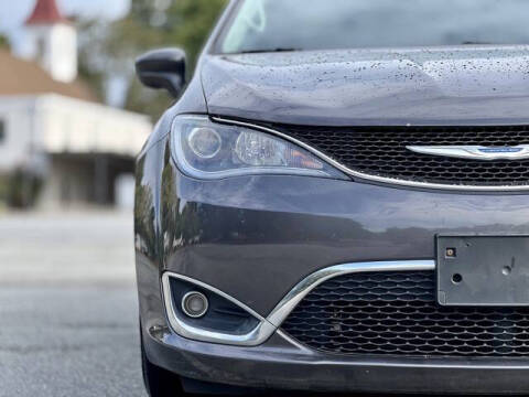 2017 Chrysler Pacifica Touring-L