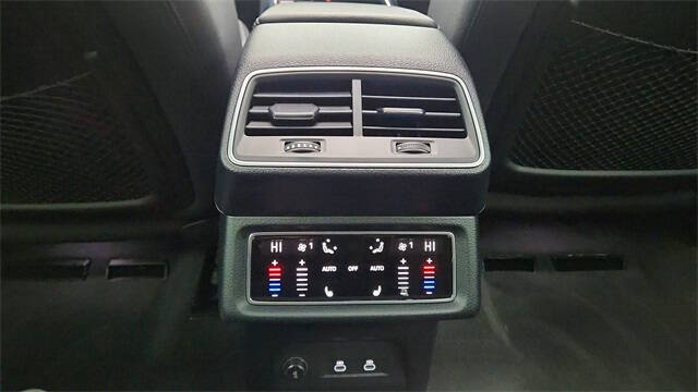 2022 Audi e-tron quattro Premium Plus