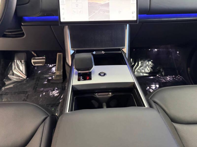 2025 Land Rover Range Rover P400 SE