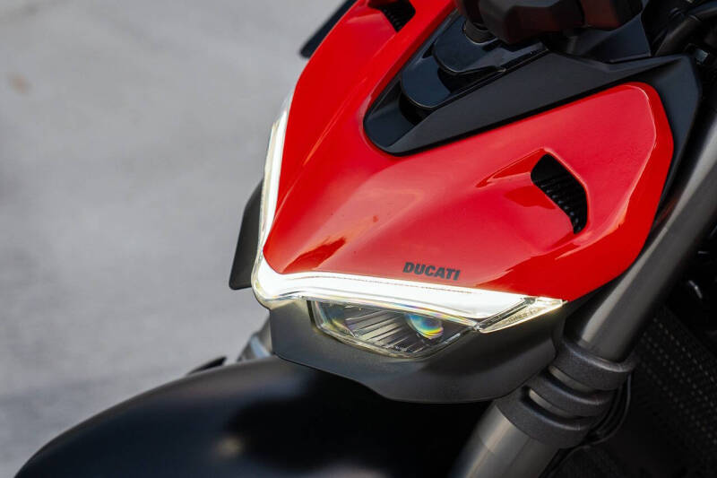 2023 Ducati Streetfighter V2