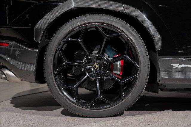 2023 Lamborghini Urus Performante