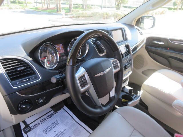 2013 Chrysler Town and Country Limited