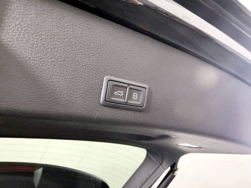 2023 Audi e-tron quattro Premium