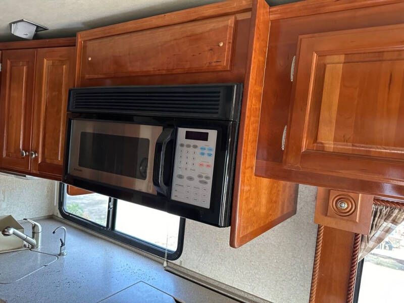 2005 Freightliner XC Chassis