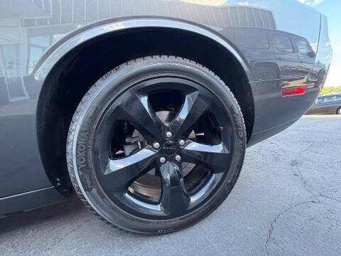 2013 Dodge Challenger R/T Plus