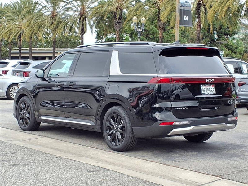 2024 Kia Carnival SX