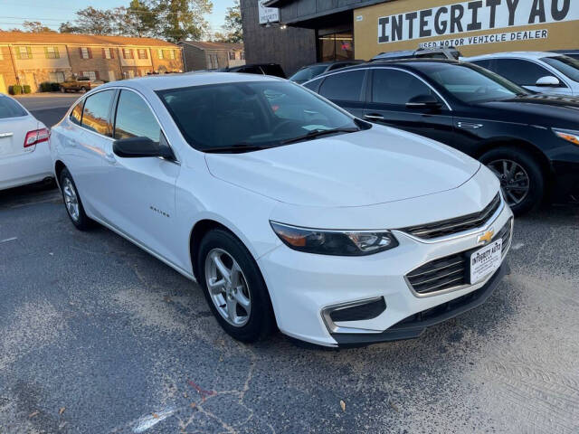 2018 Chevrolet Malibu for sale at INTEGRITY AUTO in Dothan, AL