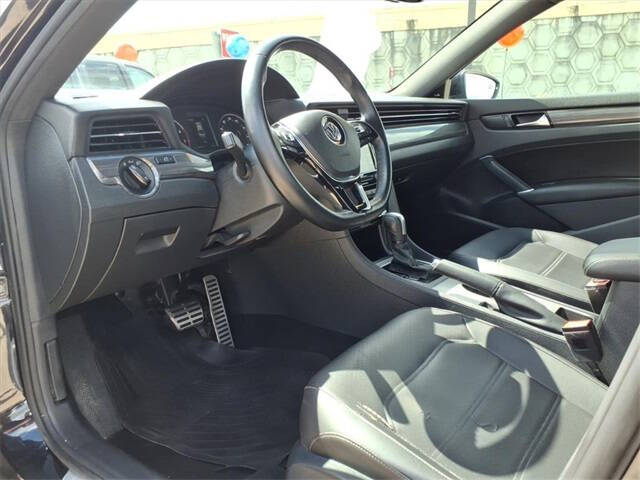 2022 Volkswagen Passat R-Line