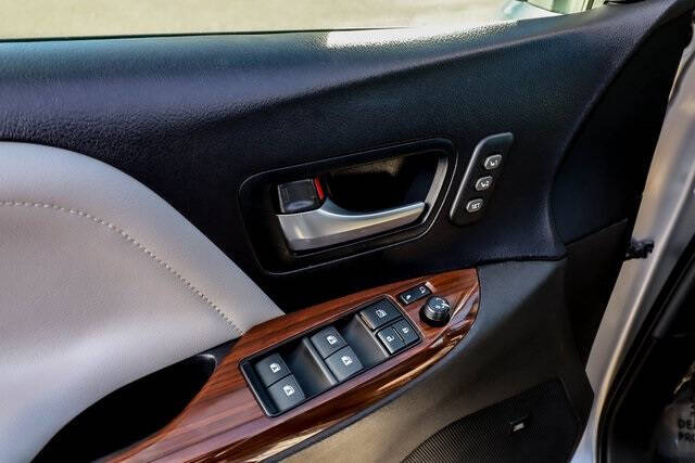 2015 Toyota Sienna Limited Premium 7-Passenger