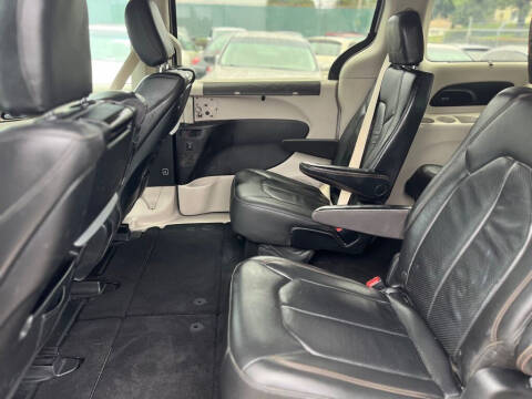 2017 Chrysler Pacifica Touring-L Plus