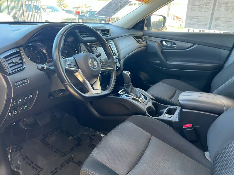 2020 Nissan Rogue SV