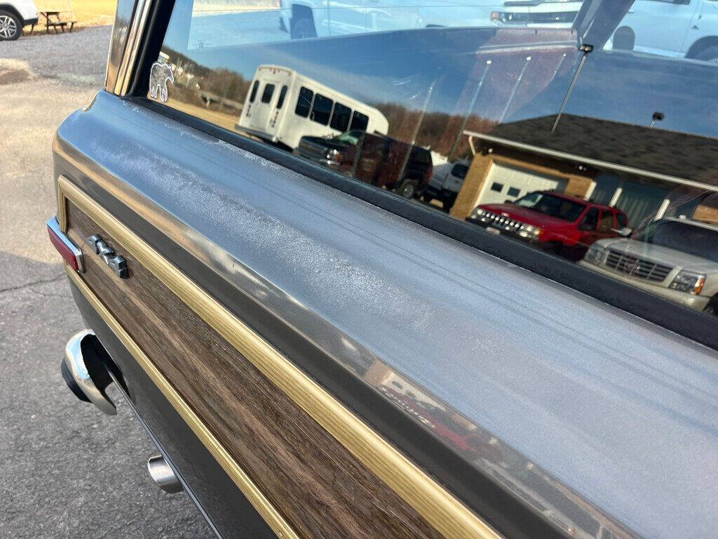 1989 Jeep Grand Wagoneer 56