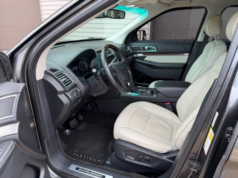 2017 Ford Explorer Platinum