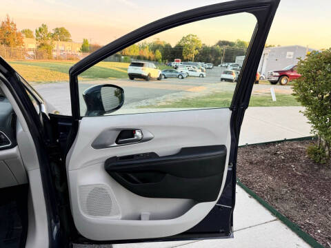 2018 Chrysler Pacifica Hybrid Touring Plus