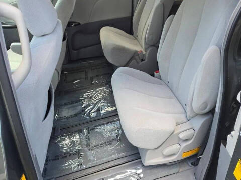 2014 Toyota Sienna LE 7-Passenger