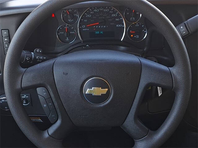 2025 Chevrolet Express 3500