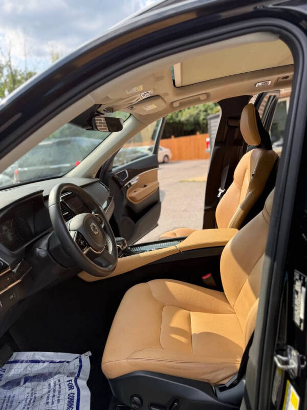 2016 Volvo XC90 T6 Momentum