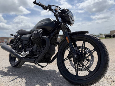 2022 Moto Guzzi V7 Stone E5
