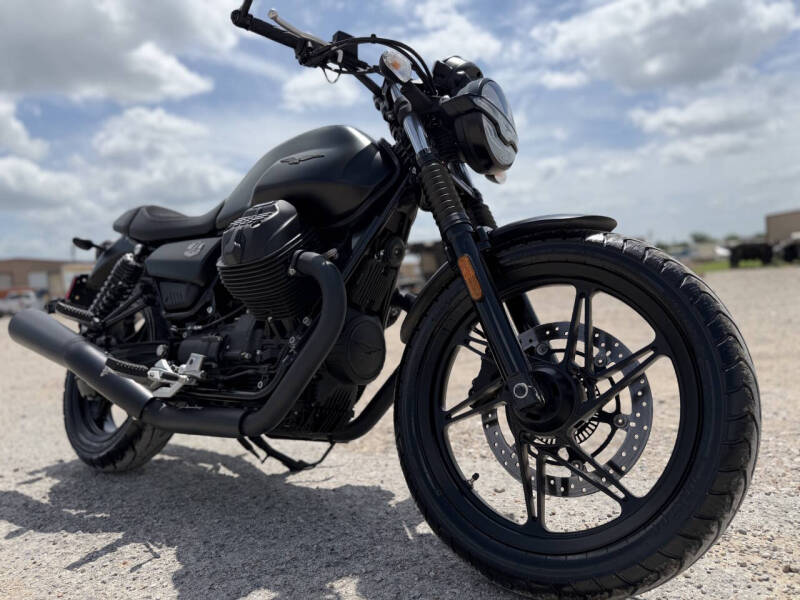 2022 Moto Guzzi V7 Stone E5
