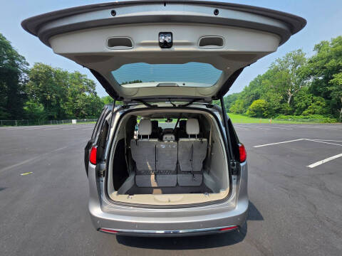 2017 Chrysler Pacifica Touring-L Plus