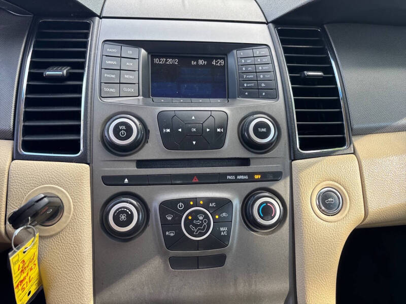 2013 Ford Taurus SE