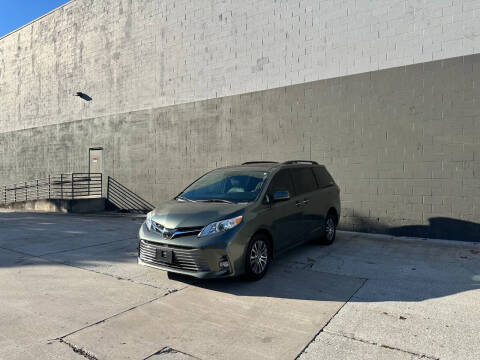 2018 Toyota Sienna XLE 8-Passenger