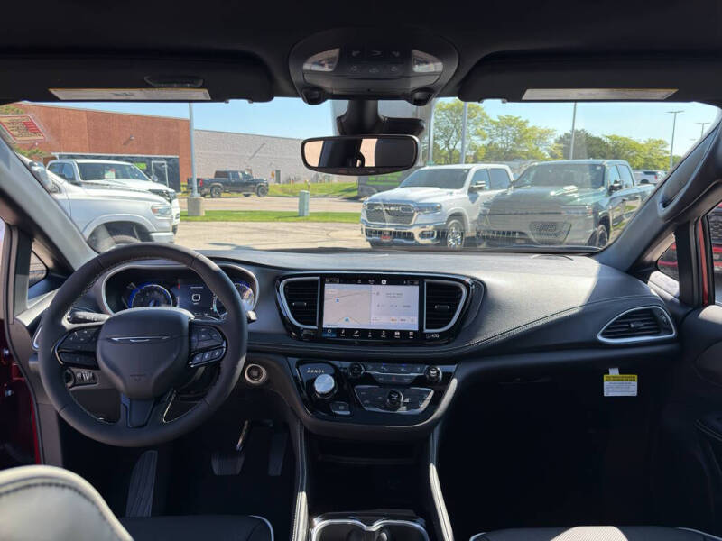 2027 Chrysler Pacifica Limited