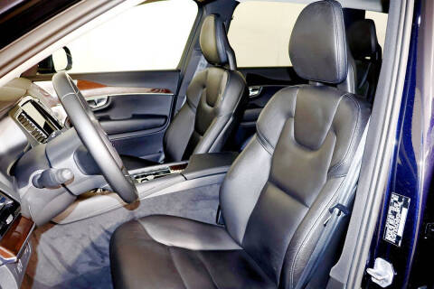 2017 Volvo XC90 T6 Momentum