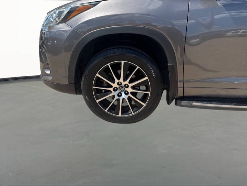 2017 Toyota Highlander SE