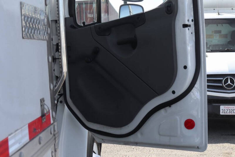 2014 Freightliner M2 106