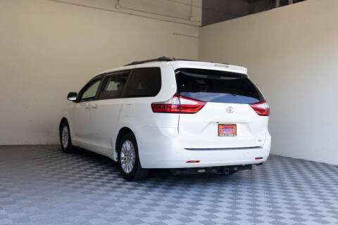 2017 Toyota Sienna XLE Premium 8-Passenger